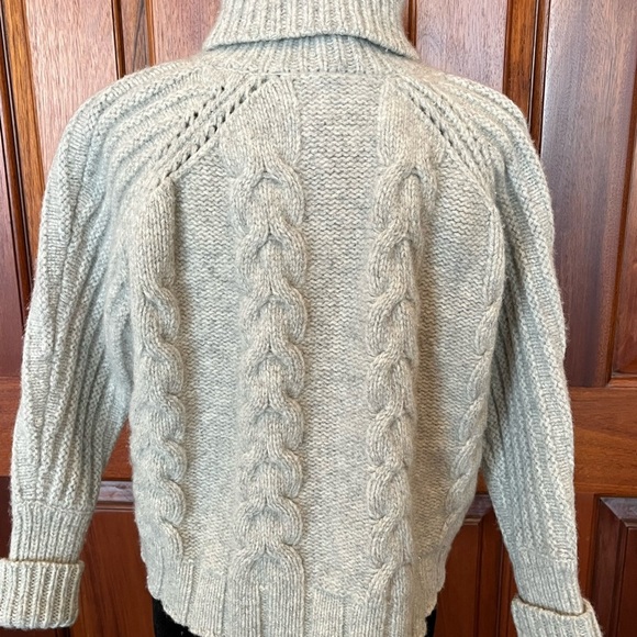 Sundance S Light Gray Cowl Neck Cropped THICK 100 % Merino Wool Cable Sweater - Picture 5 of 10